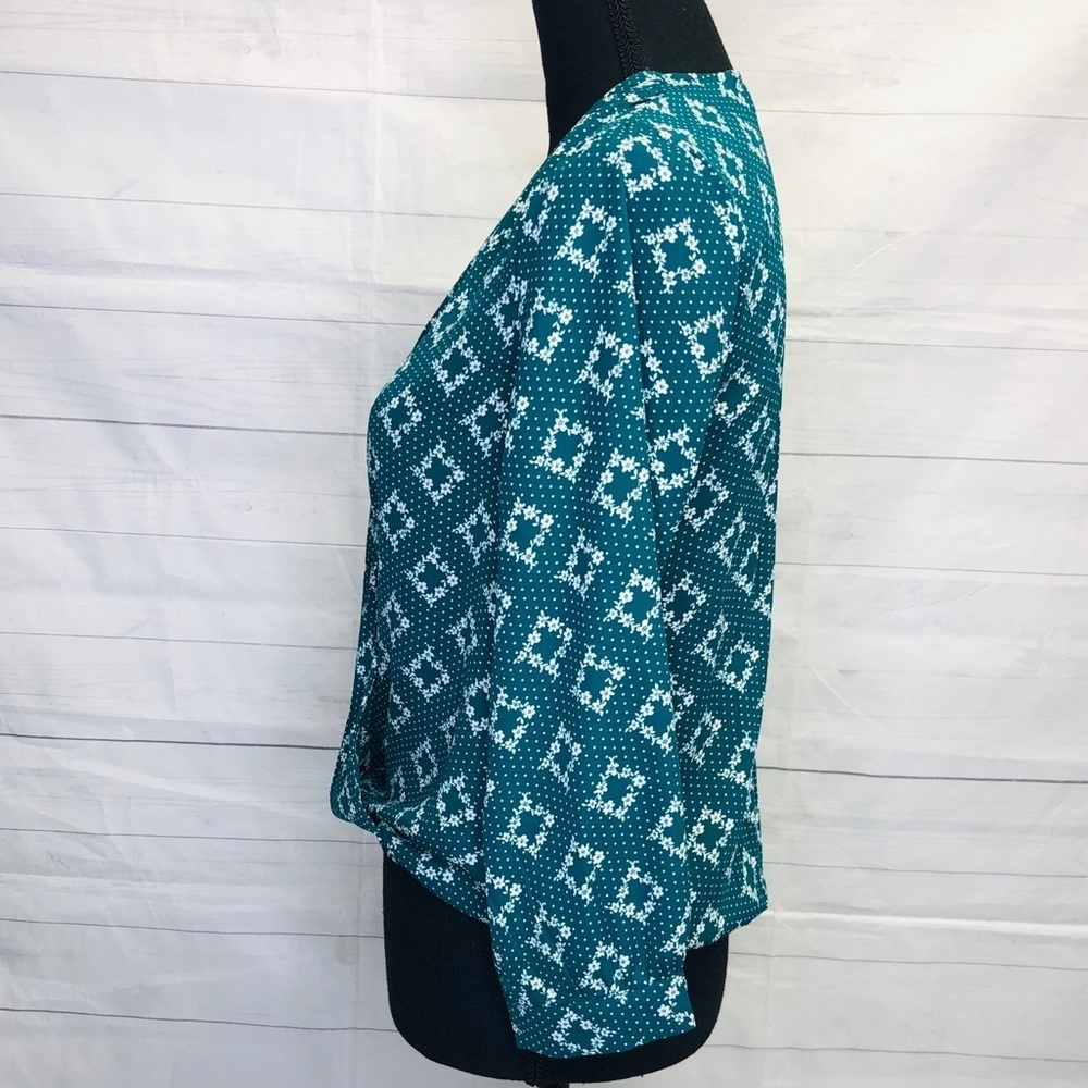 New ! Francesca’s Forest Green Top - Picture 4 of 5